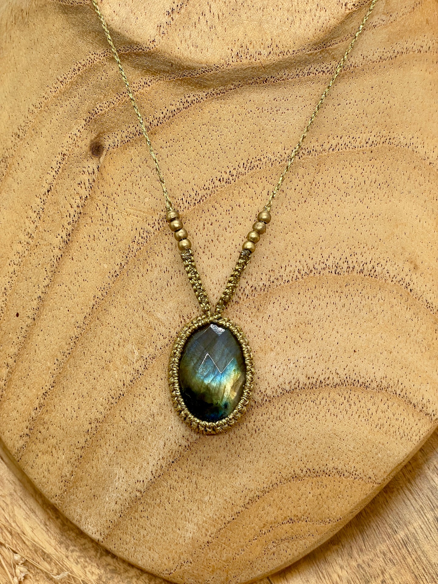 Labradorite facettée